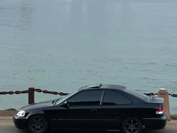 Car 44, black Honda Civic EJ8
