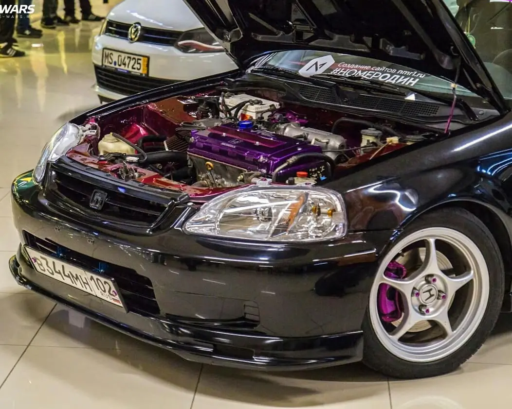 Engine bay of an NMR1 Honda Civic with a purple valve cover